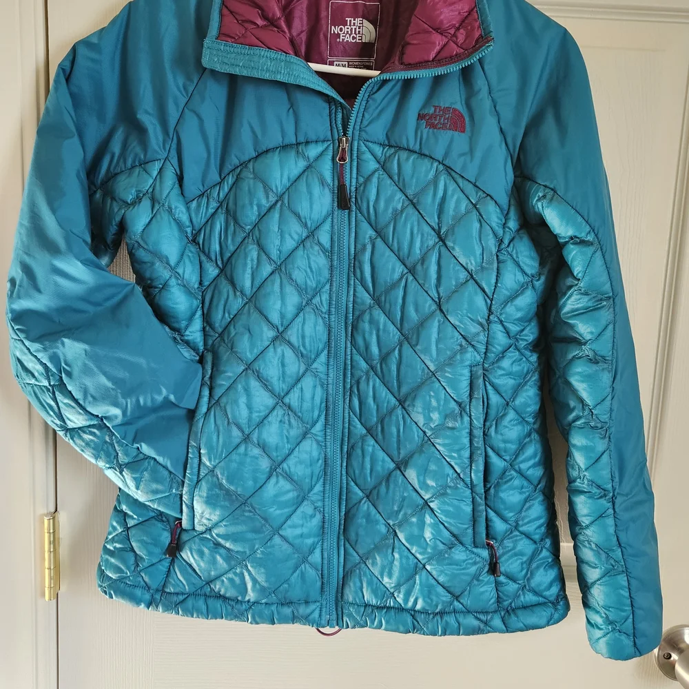 The North Face Women's Emerald green and Pink Medium Weight Jacket - Picture 1 of 3